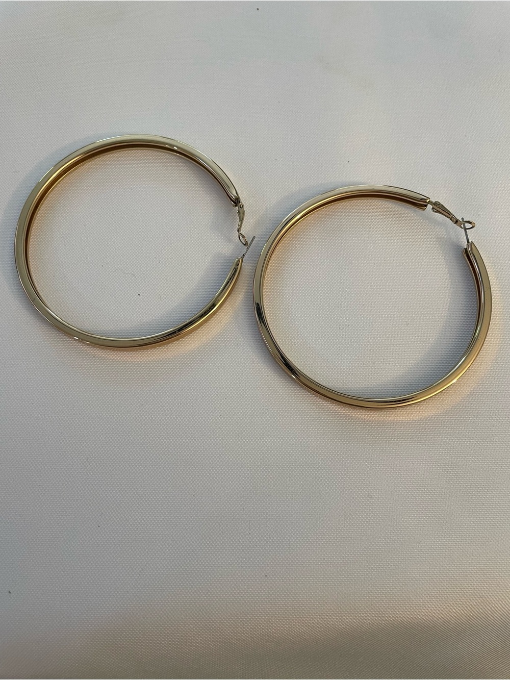 🔥 Oversized Gold Tone Hoop Earrings – Large Statement Hoops